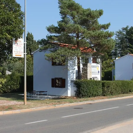 Apartment By The Sea Dajla, Novigrad - 3376 *